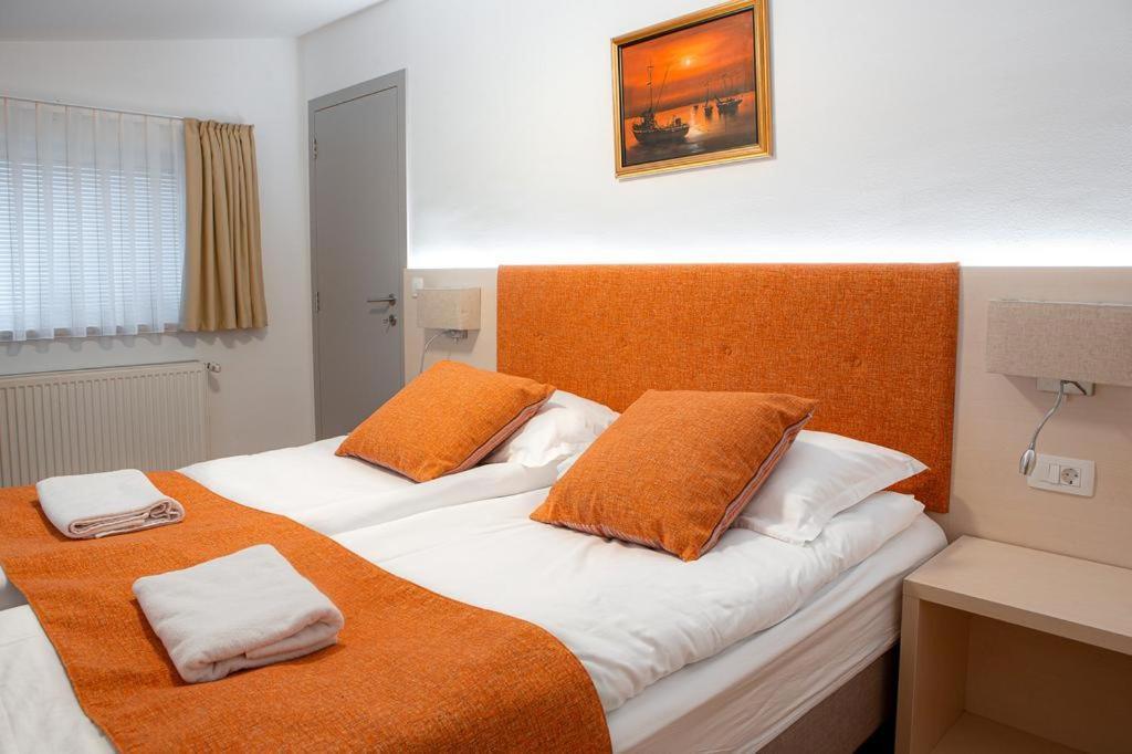 Hotel Gostilna Vovko Ново-Место Экстерьер фото